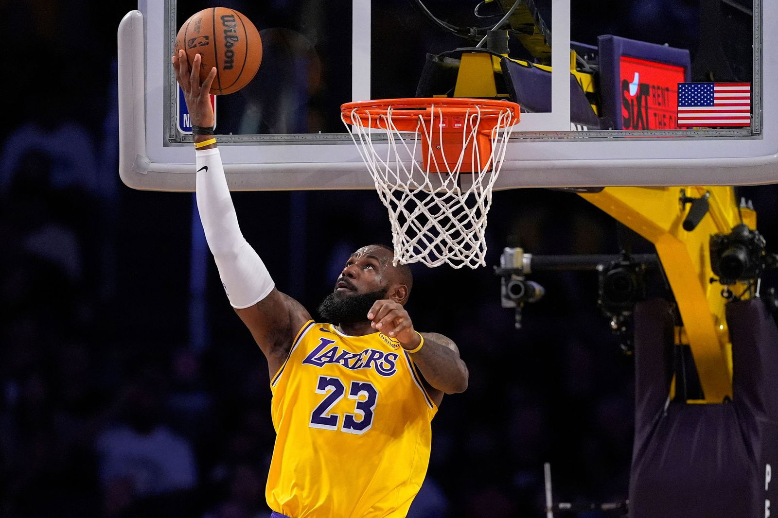 Basketball-Superstar LeBron James und die Los Angeles Lakers sollen einen neuen Eigentümer bekommen.