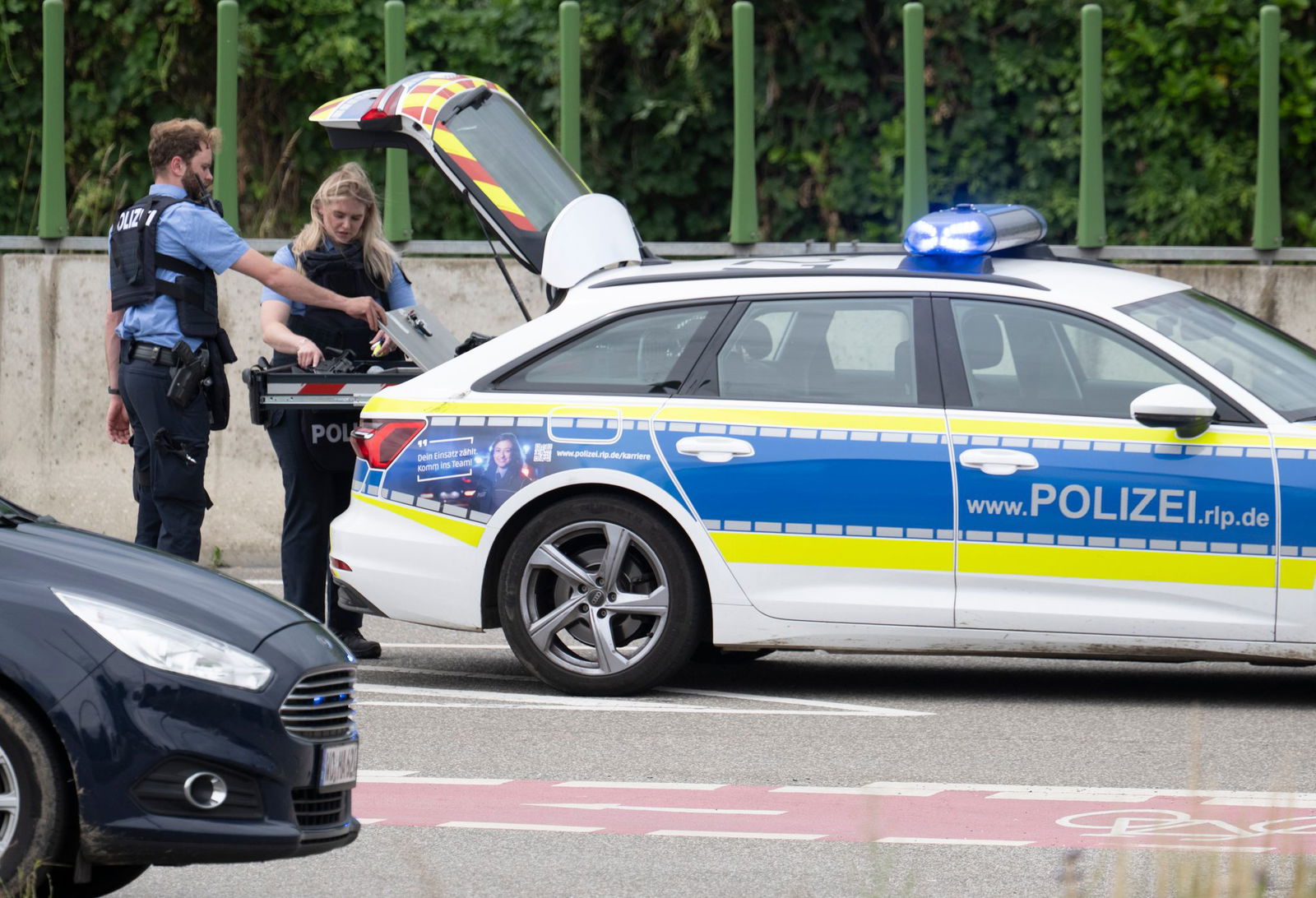 Die Polizei lobte die Besonnenheit von Schülern und Lehrern, alles sei ruhig verlaufen. 