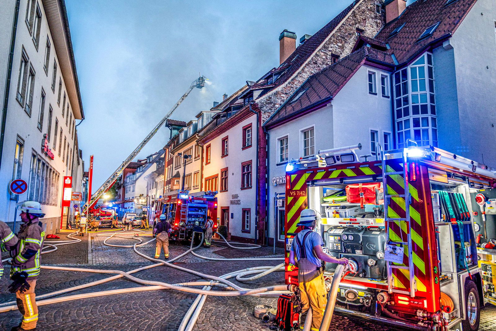 Die vom Großbrand betroffenen Bewohner kamen bei Familien und Freunden unter. 