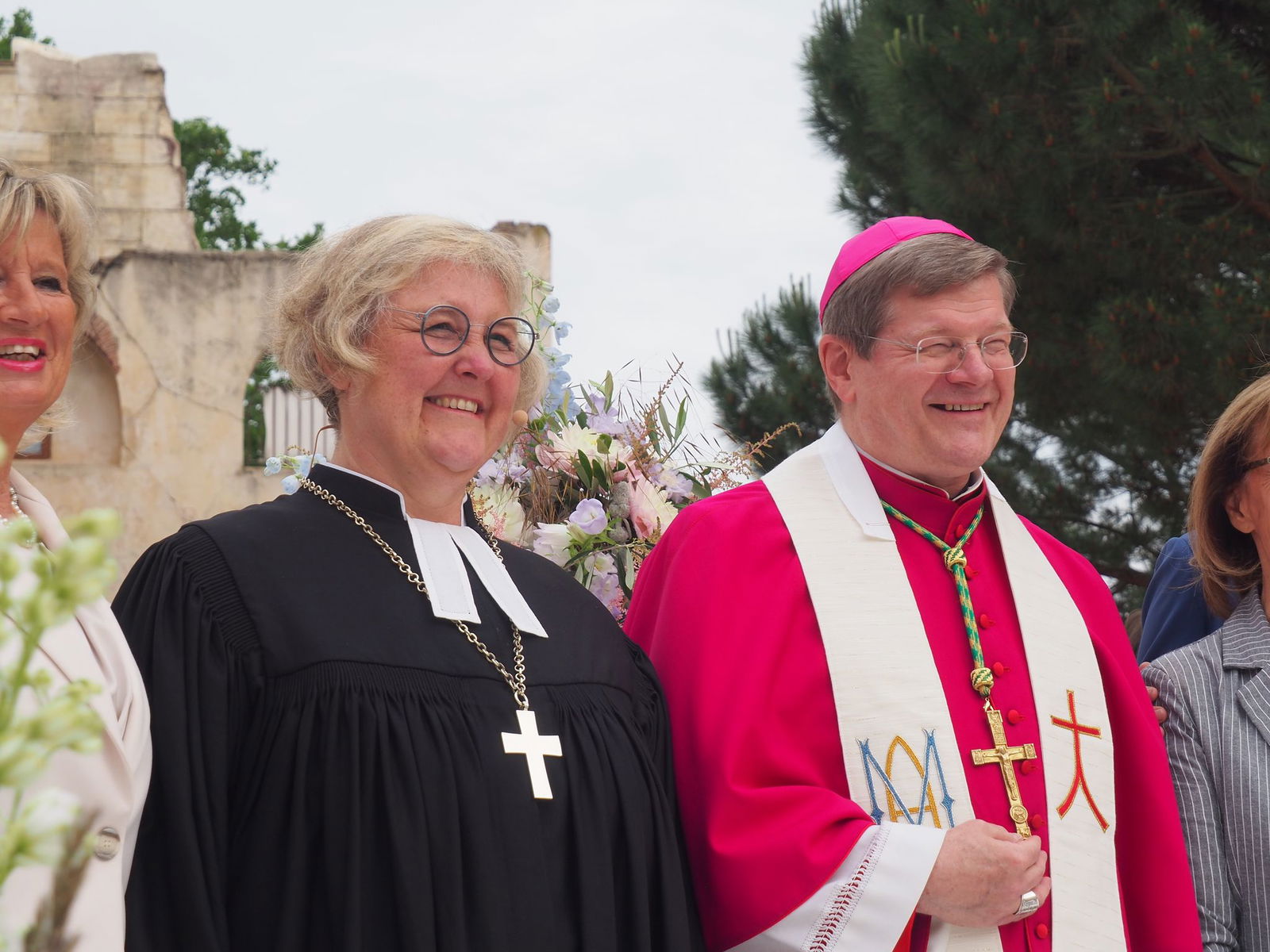 Die evangelische Landesbischöfin von Baden stieg bereits in eine Achterbahn.