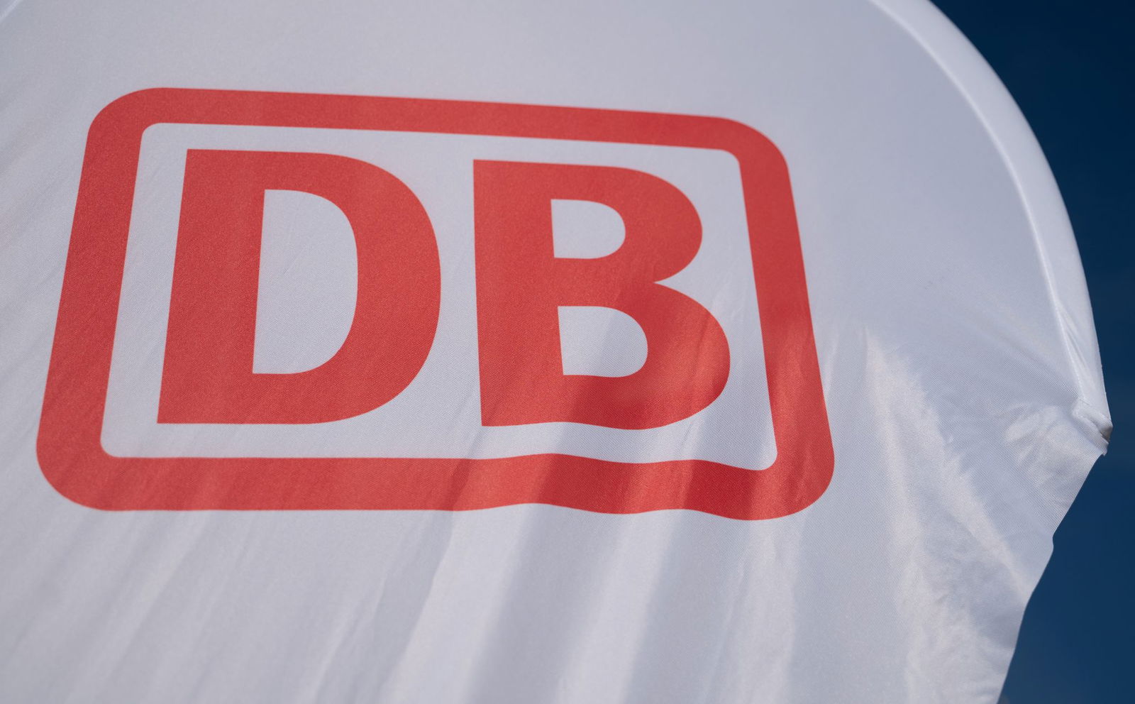 Wegen eines defekten Stellwerks war der Bahnverkehr in der Region Heidelberg gestört. (Illustration)