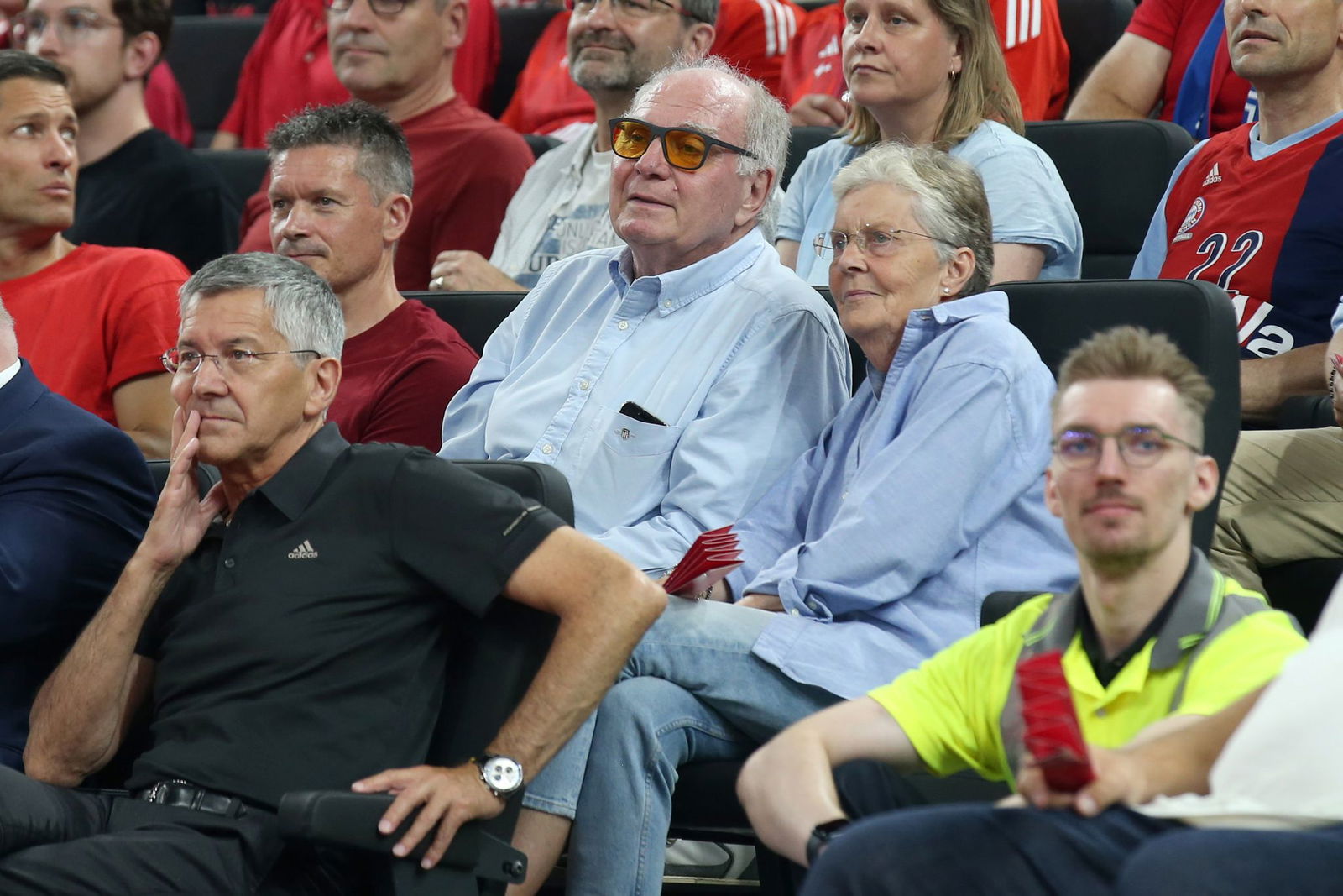 Fieberten auf der Tribüne mit: Uli Hoeneß und Herbert Hainer.