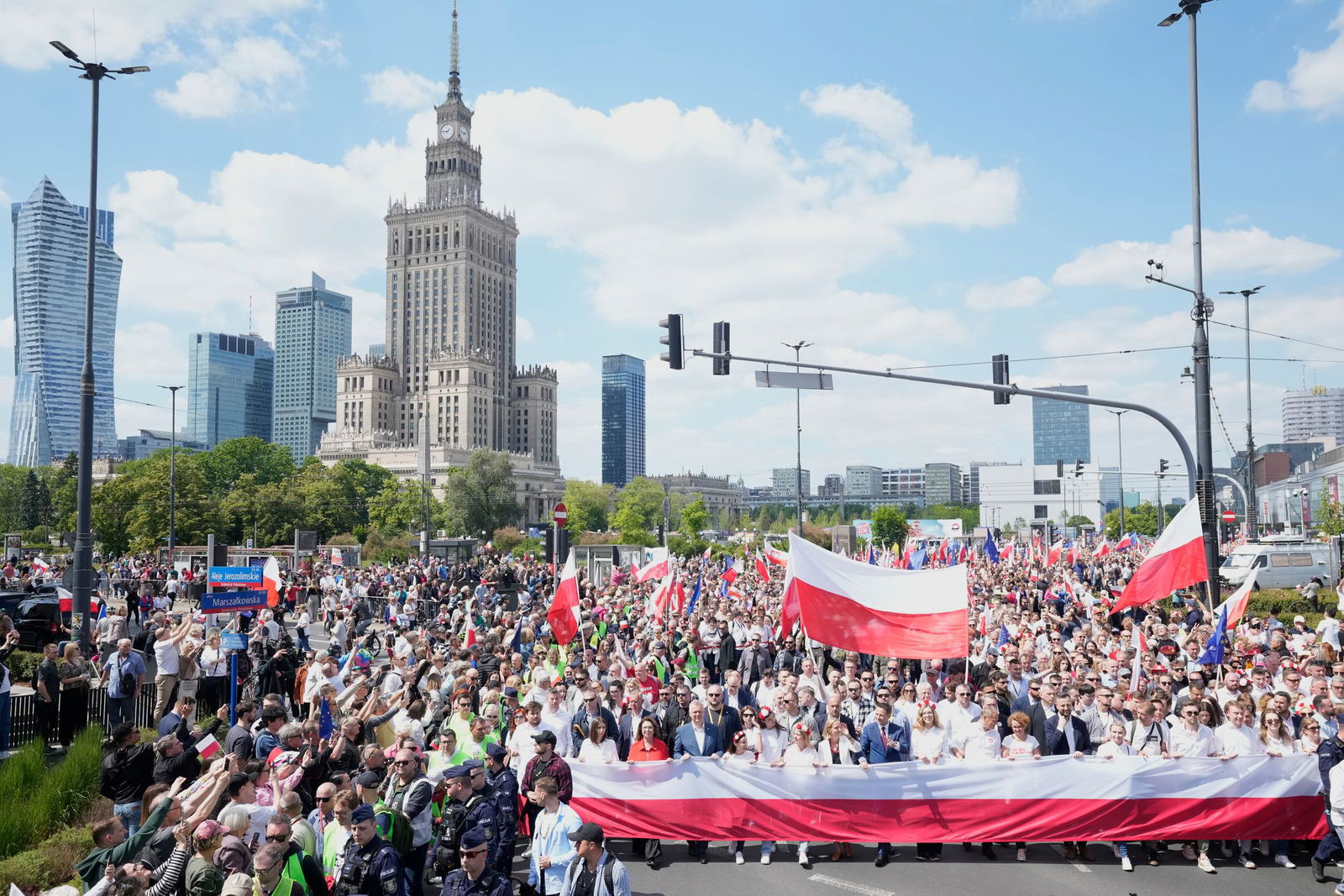 Vor der Stichwahl riefen beide Kandidaten zu Demonstrationen in Warschau auf. (Archivbild)