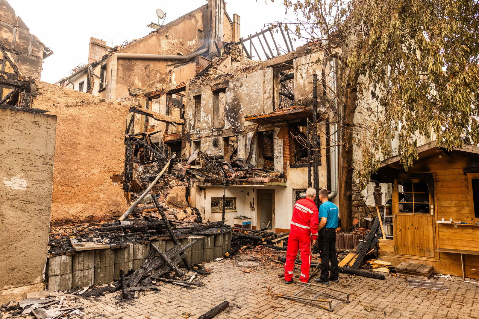 Nach dem Großbrand müssen zahlreiche Bewohner untergebracht werden. (Archivbild)