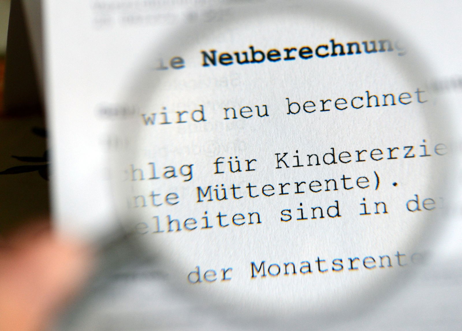 Bis die ausgeweitete Müterrente ausgezahlt wird, dauert es noch.