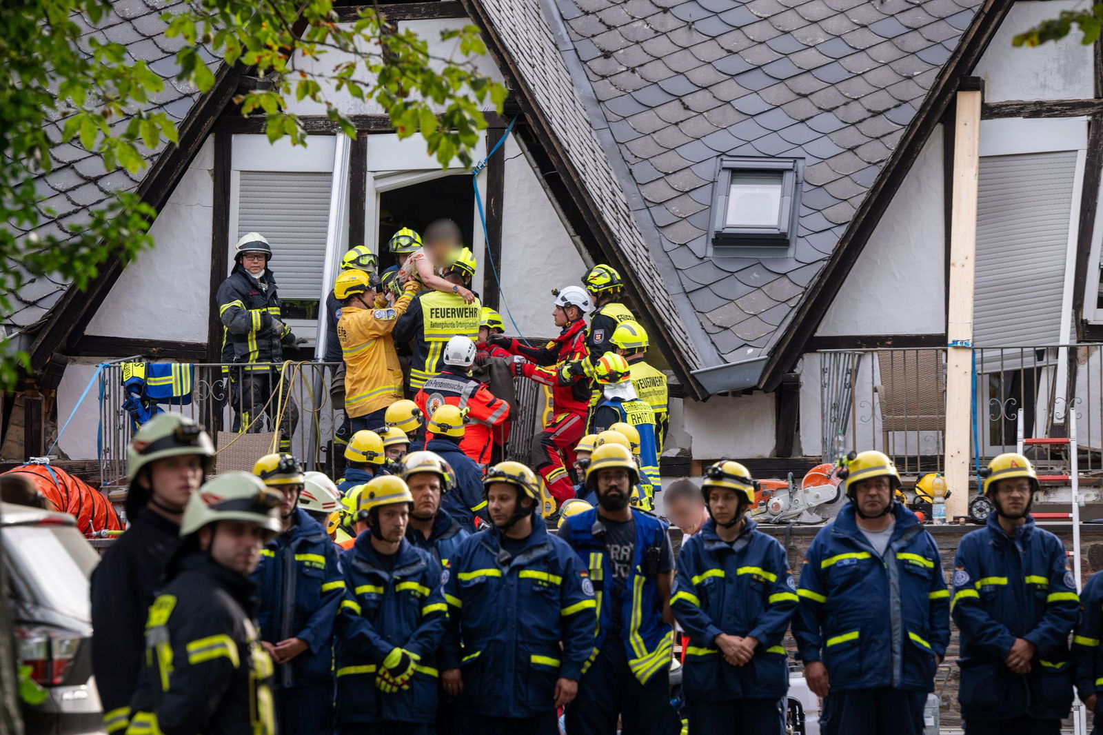 Stundenlang dauerte damals die Rettung der Menschen aus dem eingestürzten Haus. (Archivbild)