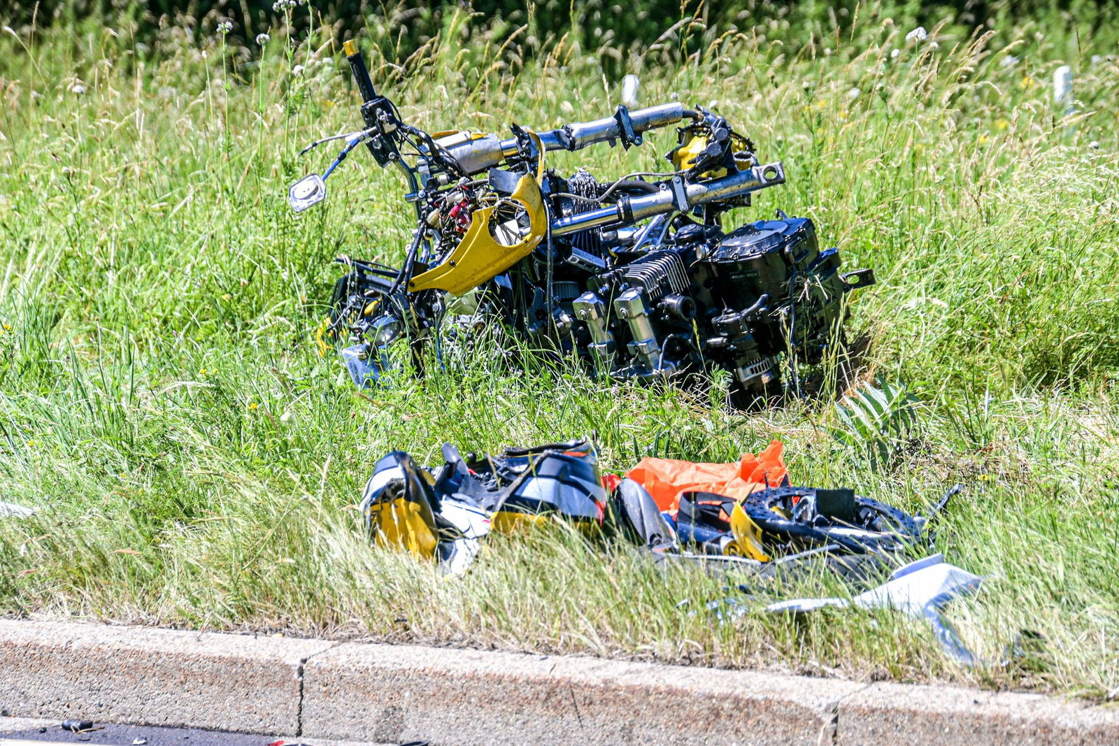 Zwei Motorradfahrer starben bei dem Unfall am Sonntagmittag. 