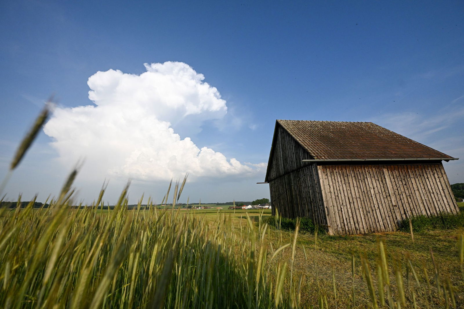 Nach dem krachenden Wochenende mit Donner, Blitz und Sturmböen in einigen Teilen des Landes erwarten die Meteorologen wieder sonnige Tage in Baden-Württemberg.