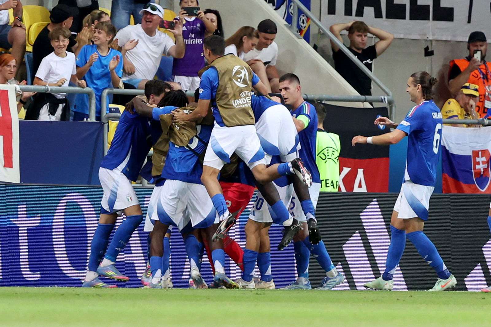 Italien rettete sich im letzten Moment in die Verlängerung.