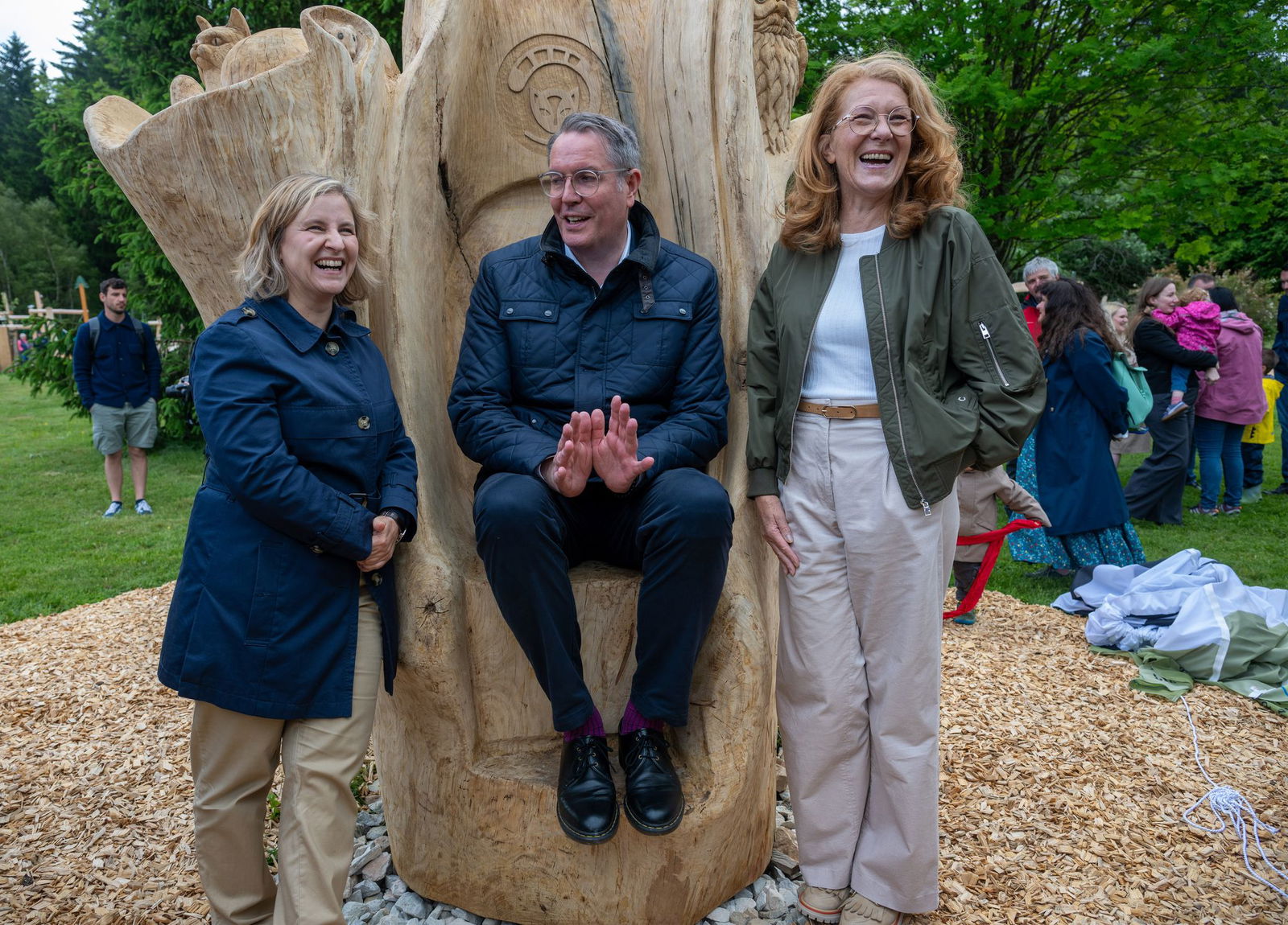 Politisches Trio im Nationalpark: Die rheinland-pfälzische Umweltministerin Eder, der rheinland-pfälzische Ministerpräsident Schweitzer und die saarländische Umweltministerin Berg (von links nach rechts). 