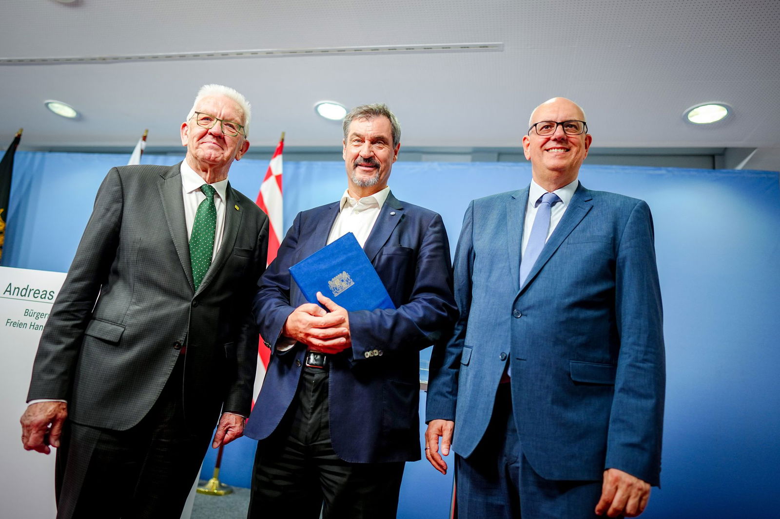 Drei Länder für die Raumfahrt: Deutschland soll mehr Geld geben. Dafür machen sich Winfried Kretschmann (l-r), Markus Söder und Andreas Bovenschulte stark.