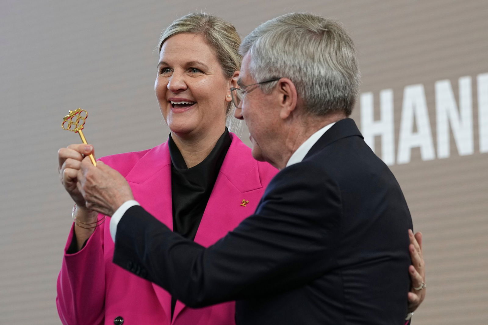 Kirsty Coventry löst Thomas Bach an der Spitze des IOC ab.
