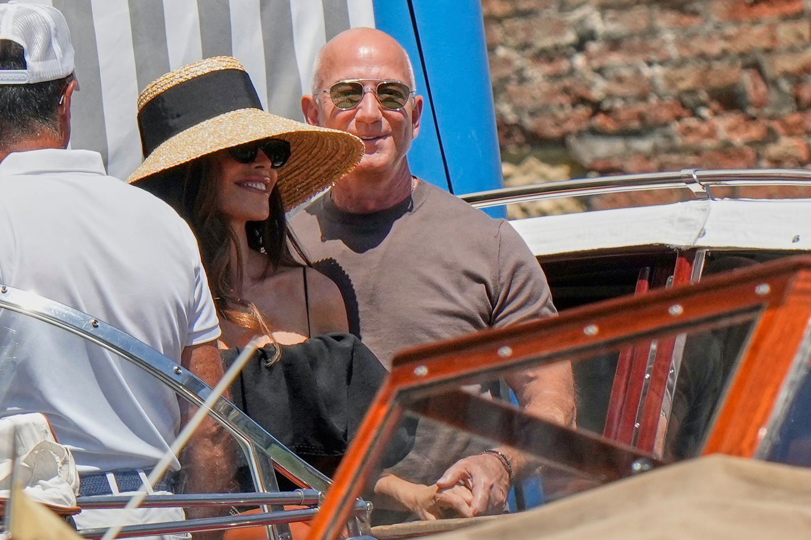 Am Tag nach der Hochzeit lassen sich Jeff Bezos und seine Frau Lauren in «Harry's Bar» bringen.