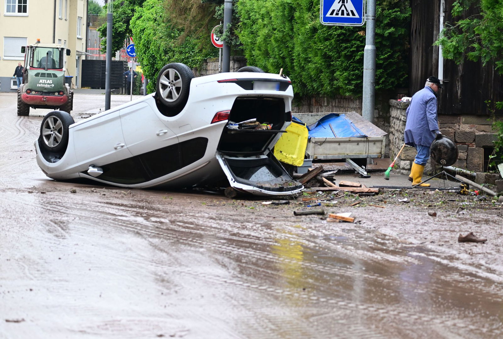 Zehntausende Autos sind 2024 von Unwettern beschädigt worden - wie hier in Rudersberg im Rems-Murr-Kreis. (Archivbild)