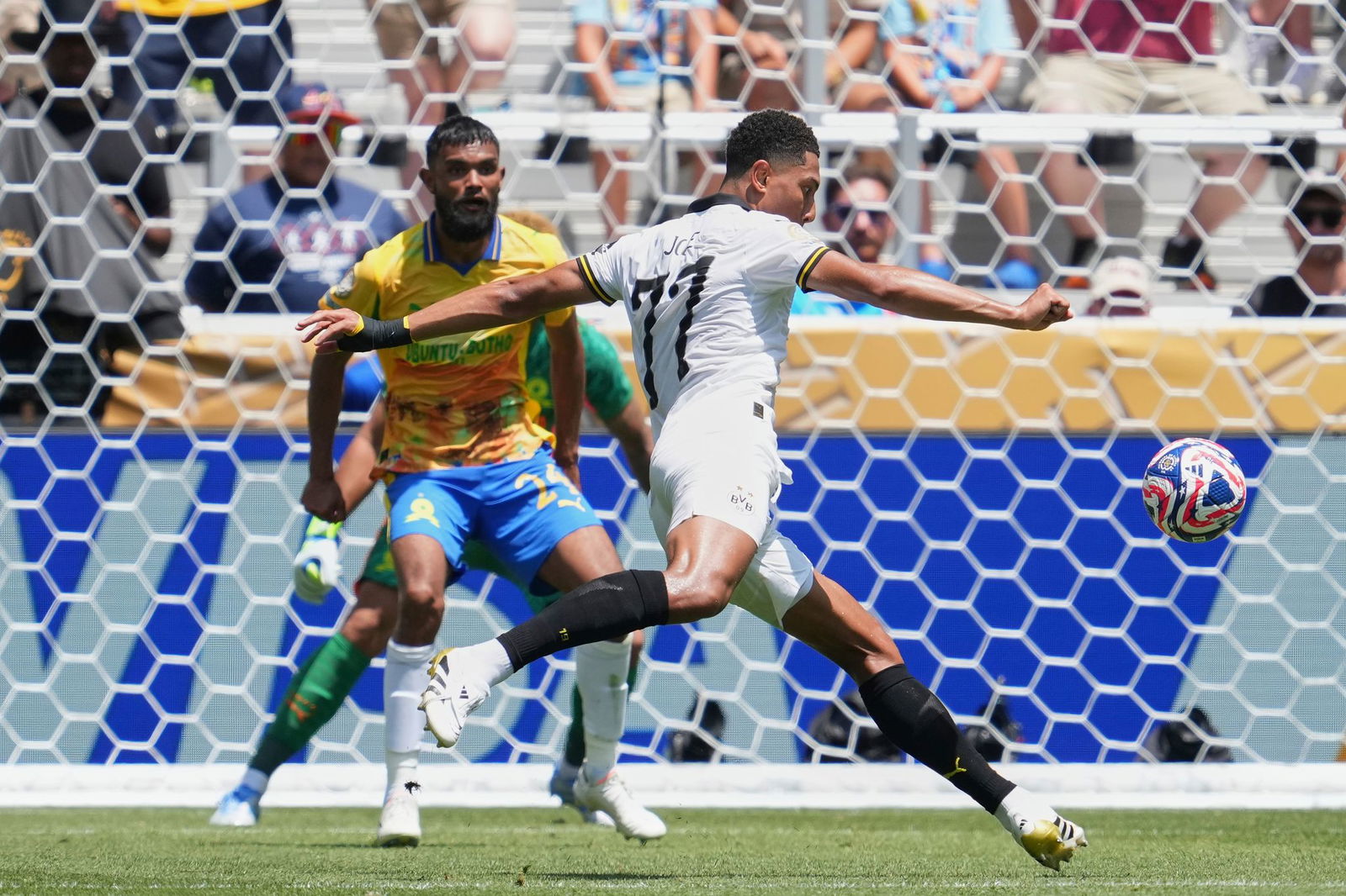 Der Moment, in dem Bellingham zum dritten Dortmunder Tor gegen Mamelodi traf