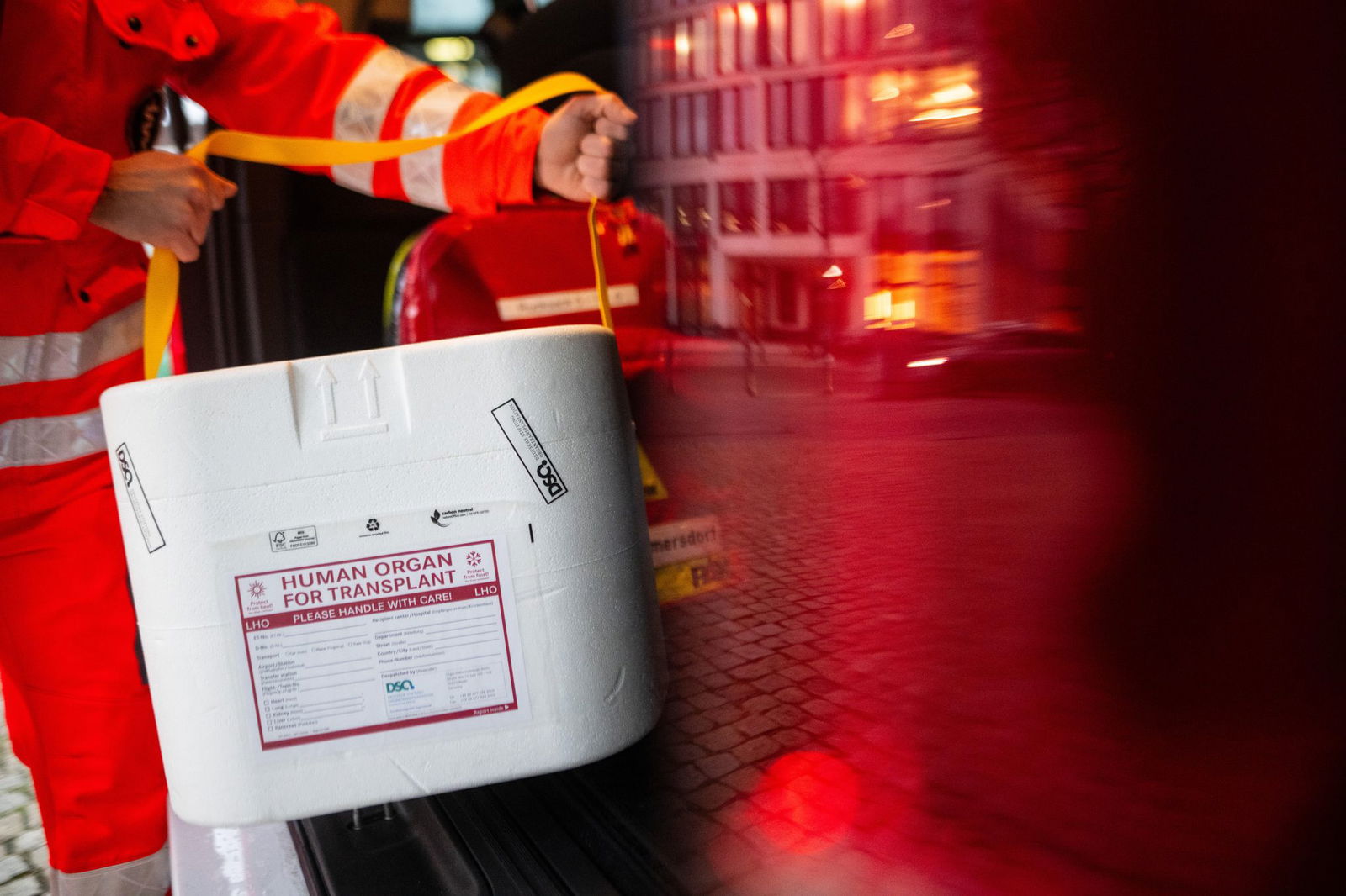 Viele Menschen warten im Saarland derzeit auf ein Spenderorgan. (Symbolbild)