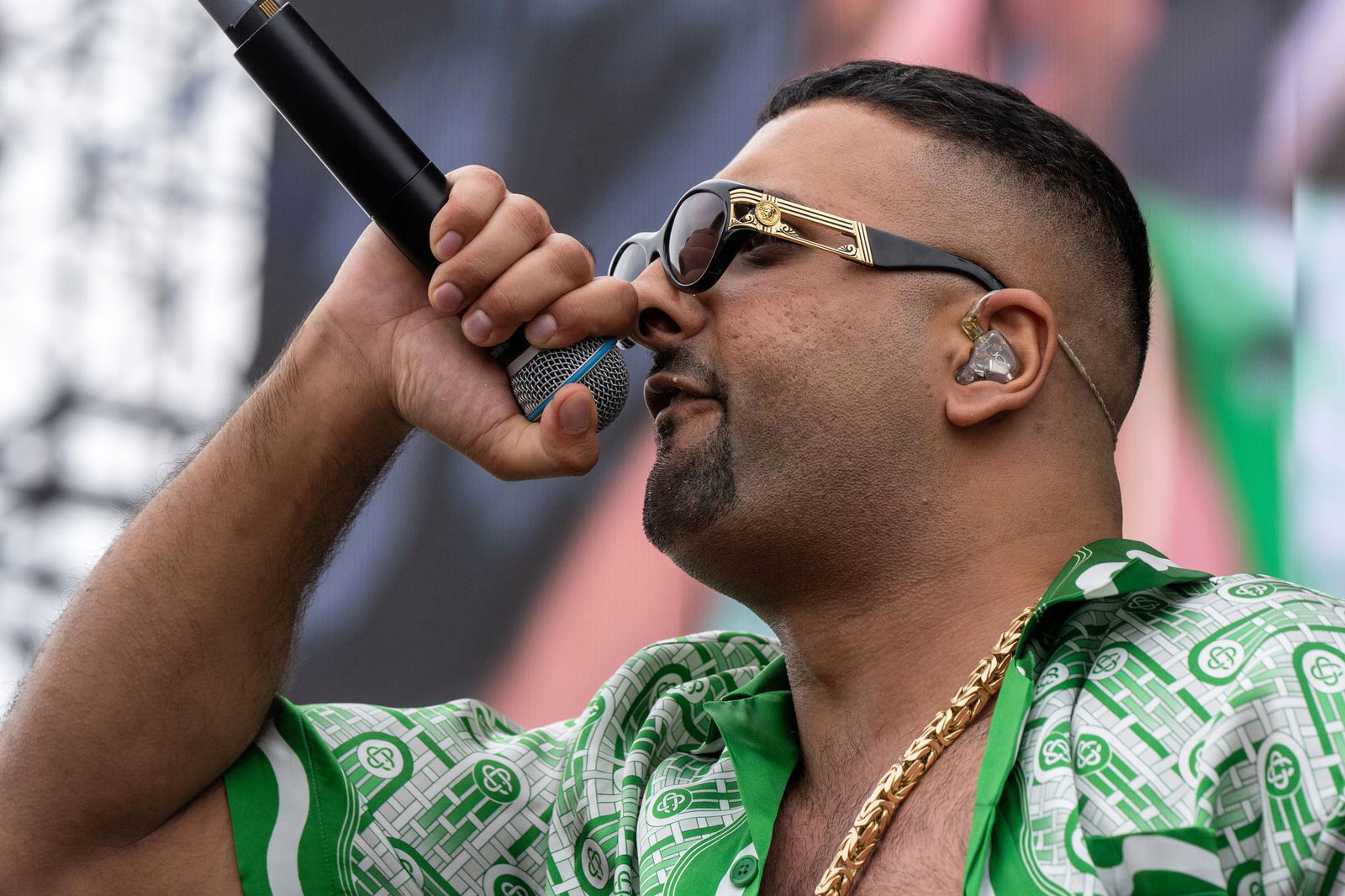 Nach längerer Pause hat sich der Bonner Rapper mit einer neuen Single zurückgemeldet.