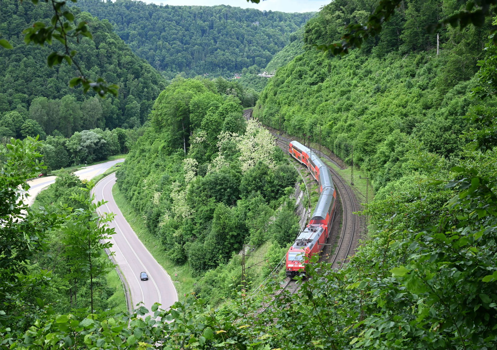 Züge müssen auf der rund 5,7 Kilometer langen Strecke einen Höhenunterschied von 112 Metern überwinden.