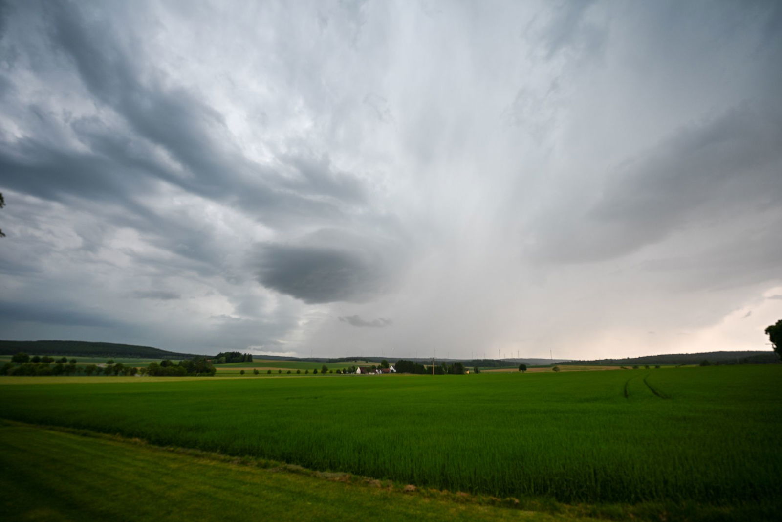Das Pfingstwetter wird reichlich launenhaft. (Foto-Archiv)