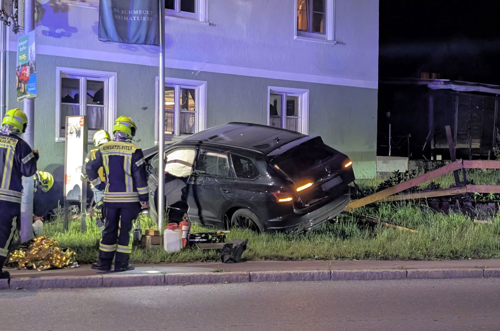 Alle fünf Insassen des Autos wurden verletzt, einer von ihnen schwer.