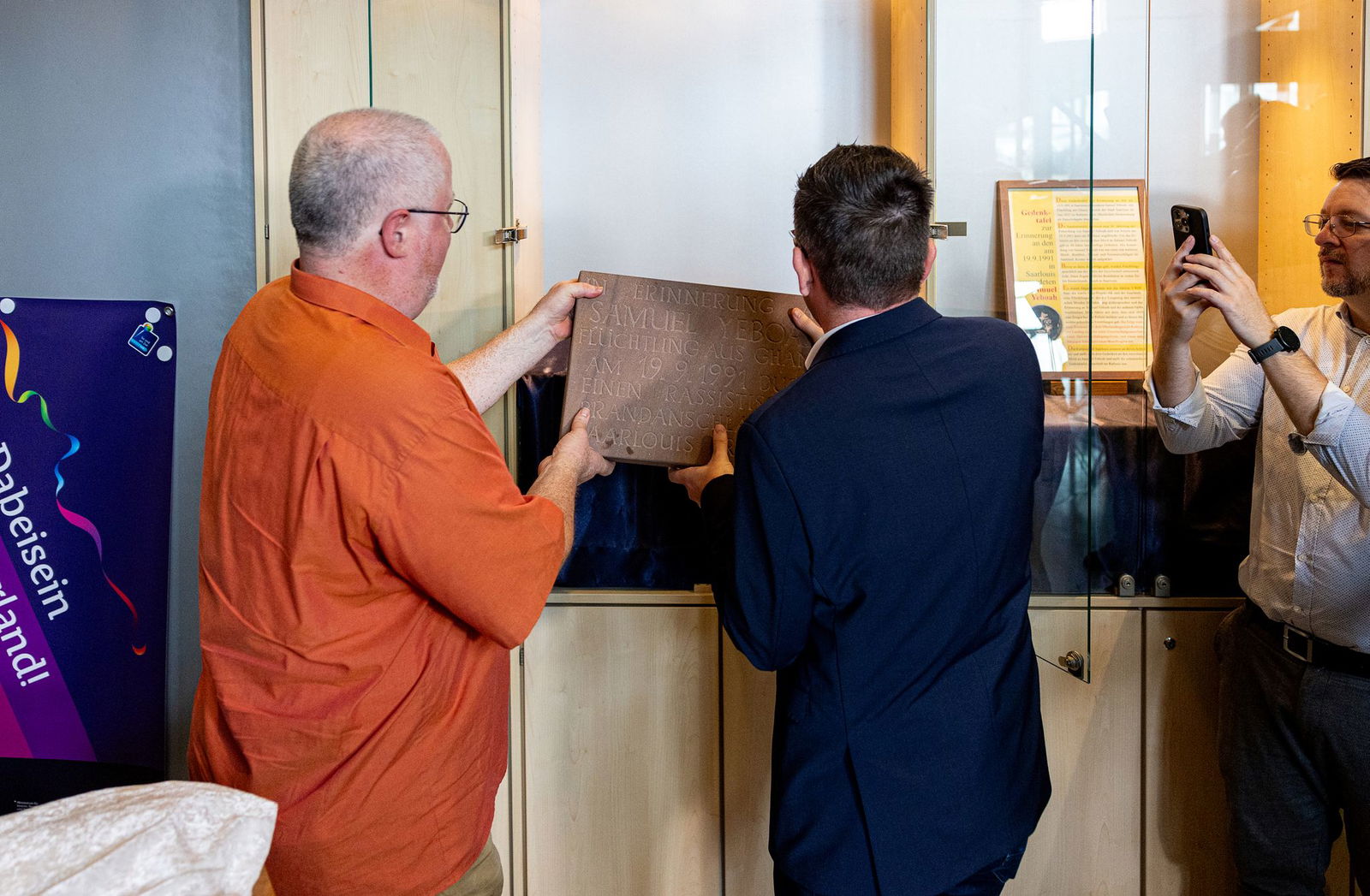 Im Foyer soll die Gedenktafel von jetzt an zu sehen sein. 