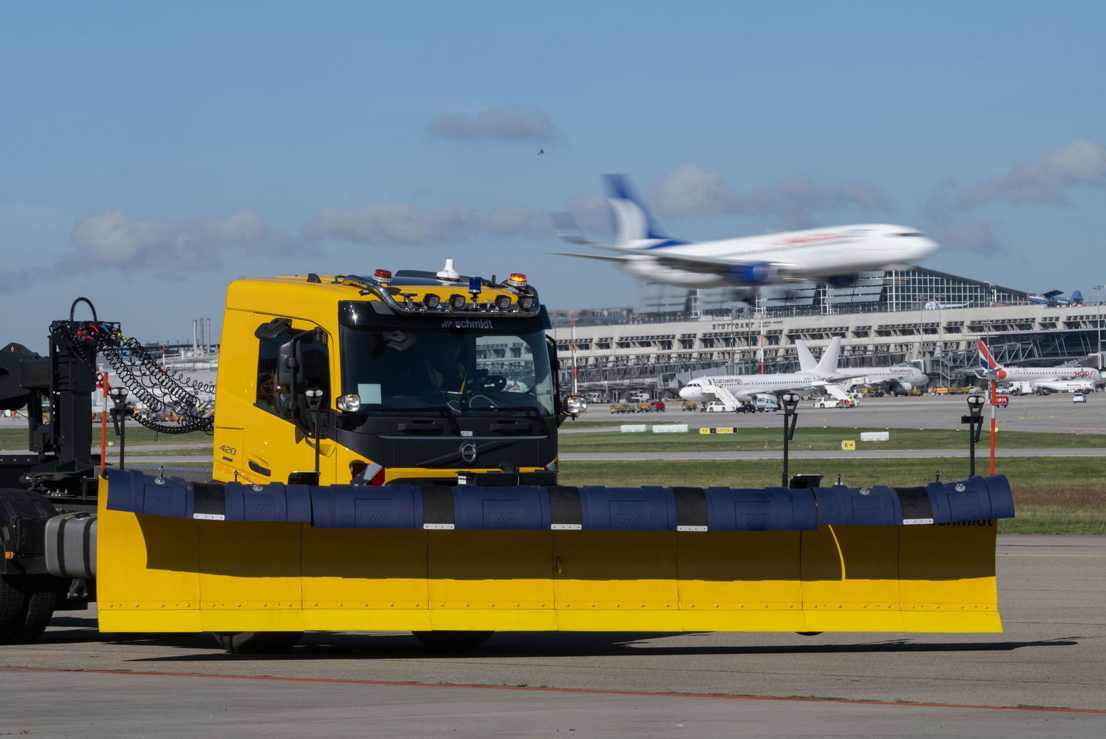 Autonome Winterdienstfahrzeuge können auch bei schlechter Sicht eingesetzt werden. (Archivbild)