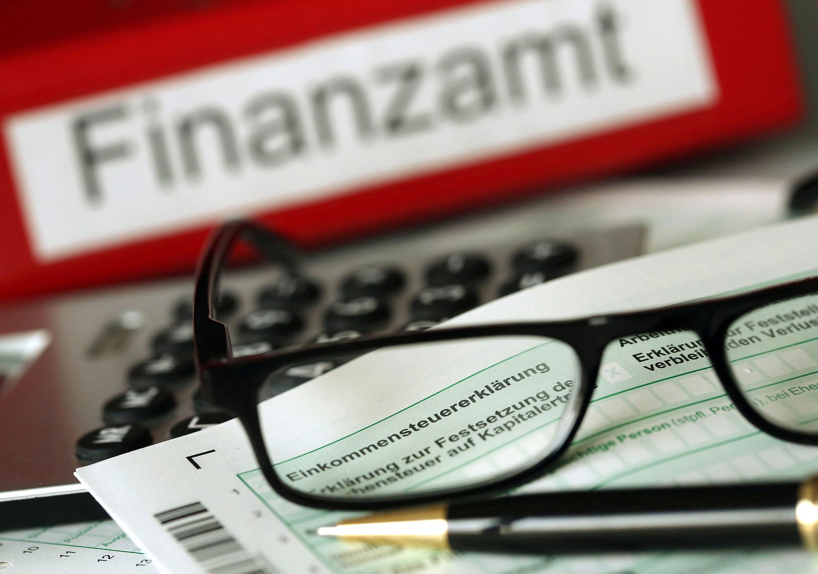 Der Erlass eines Steuerbescheids dauert in etwa so lange wie die Züchtung eines Masthähnchens.(Symbolbild)