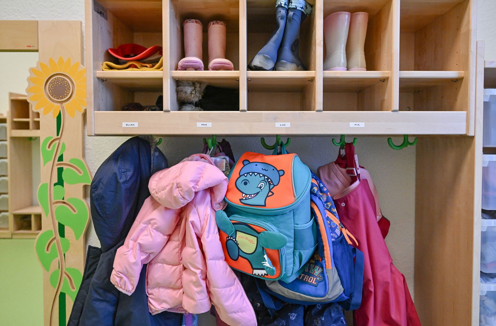 Im Osten Schließungen, im Westen Platzmangel - die Kita-Krise hat verschiedene Facetten.