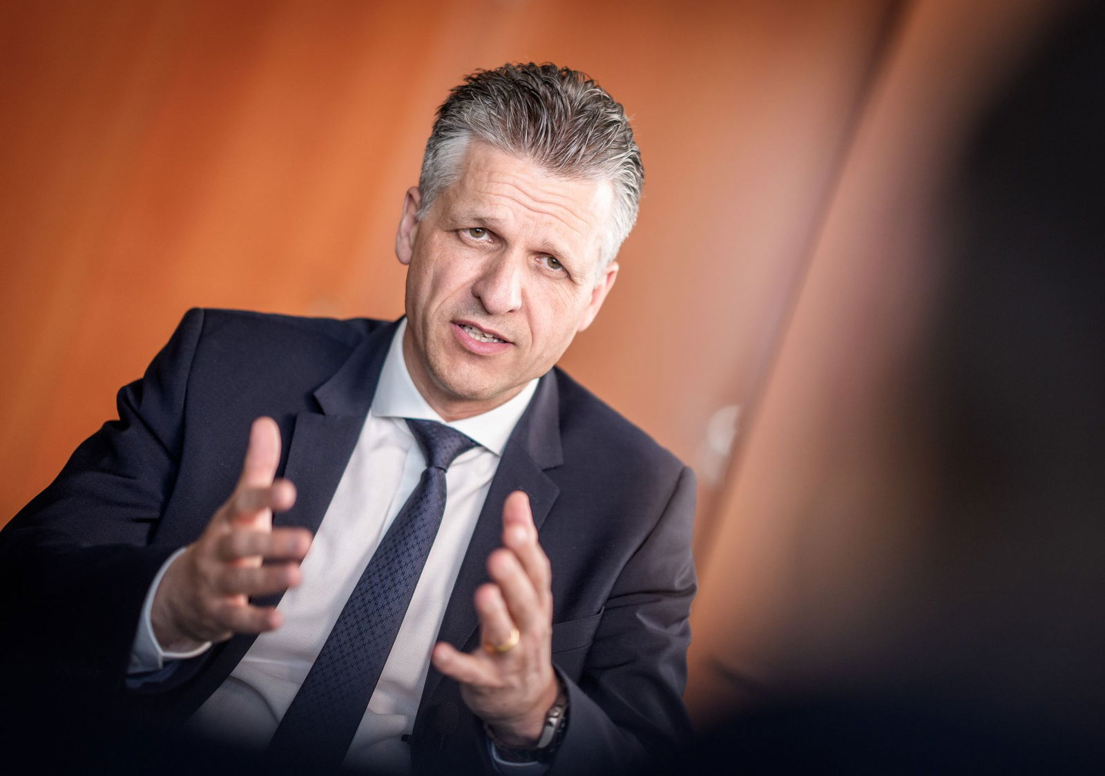 Kanzleramtschef Thorsten Frei (CDU) sieht keine geänderte Haltung der Bundesregierung gegenüber Israel.