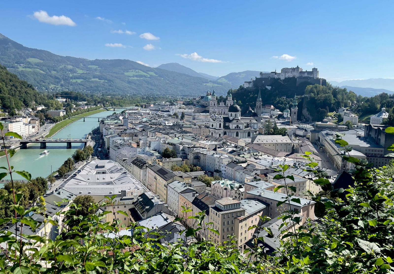 Festspielstadt schlechthin: Ausblick vom Mönchsberg auf Salzburg. (Archivbild)