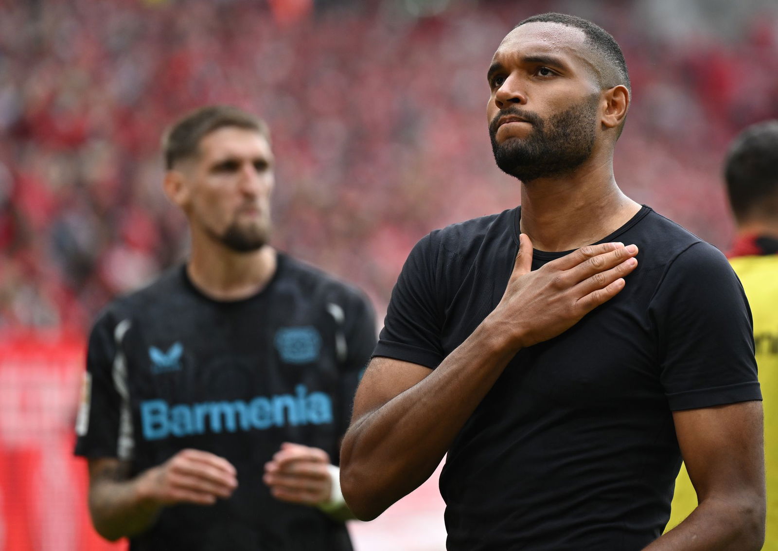 Ob Jonathan Tah (r.) schon bei der Club-WM für den FC Bayern spielen kann, hängt auch von Bayer Leverkusen ab. 