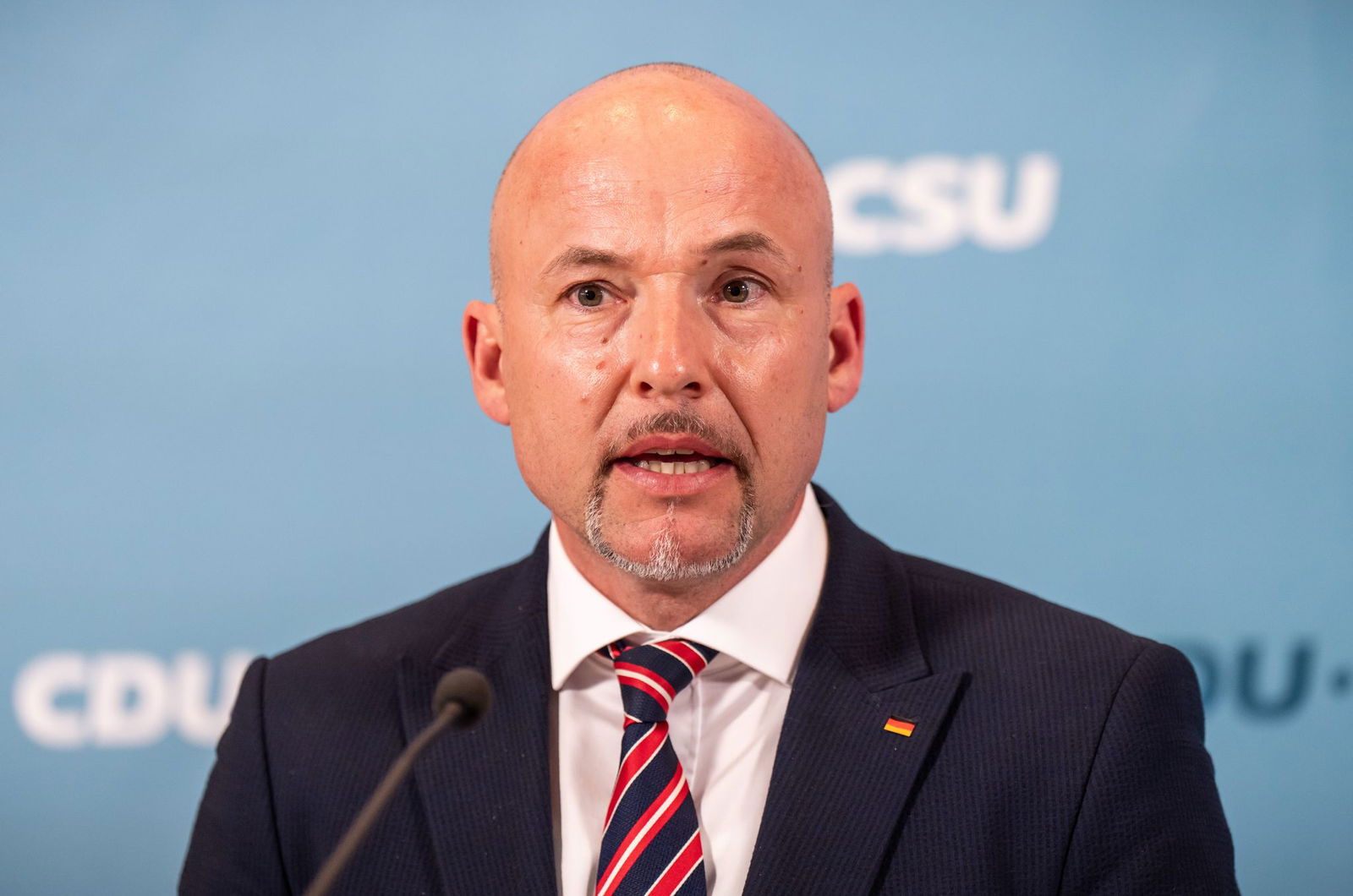 Erhebt schwere Vorwürfe gegen Pro Asyl: CSU-Landesgruppenchef Alexander Hoffmann. (Archivbild)