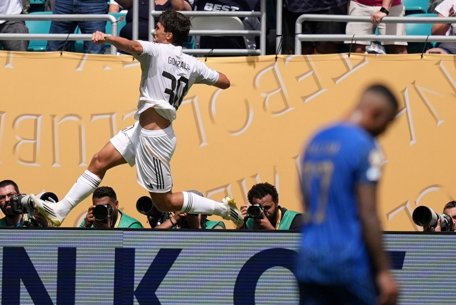 Real-Youngster Gonzalo Garcia ersetzte Kylian Mbappe und traf zum 1:0 für Real.