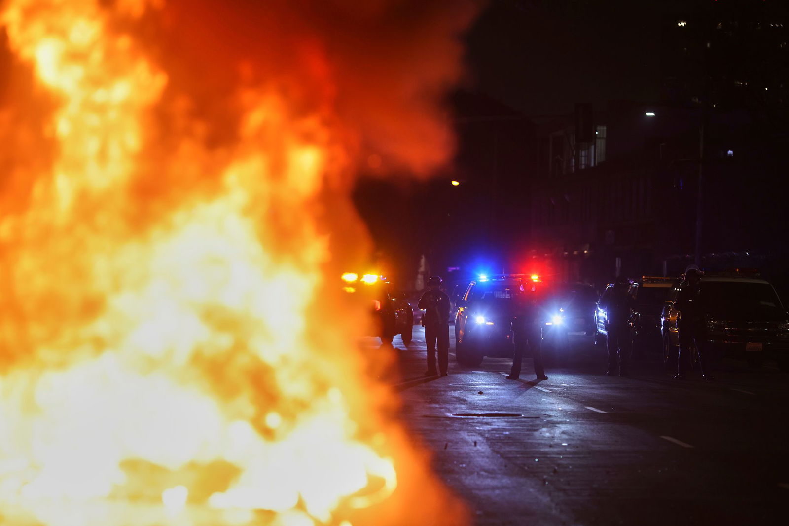 Bei den Protesten in Los Angeles wurden auch Autos angezündet. Eher eine Ausnahme, doch das sorgt für Aufsehen.