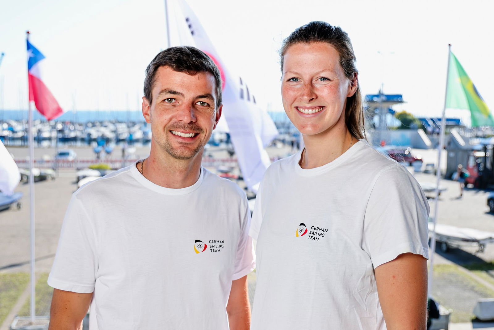 Simon Diesch (l) und Anna Markfort segelten zu WM-Silber. 