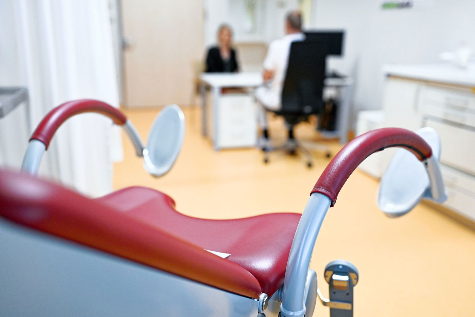 Professor Strowitzki geht davon aus, dass rund die Hälfte der Frauen im entsprechenden Alter unter Wechseljahr-Beschwerden leiden. 