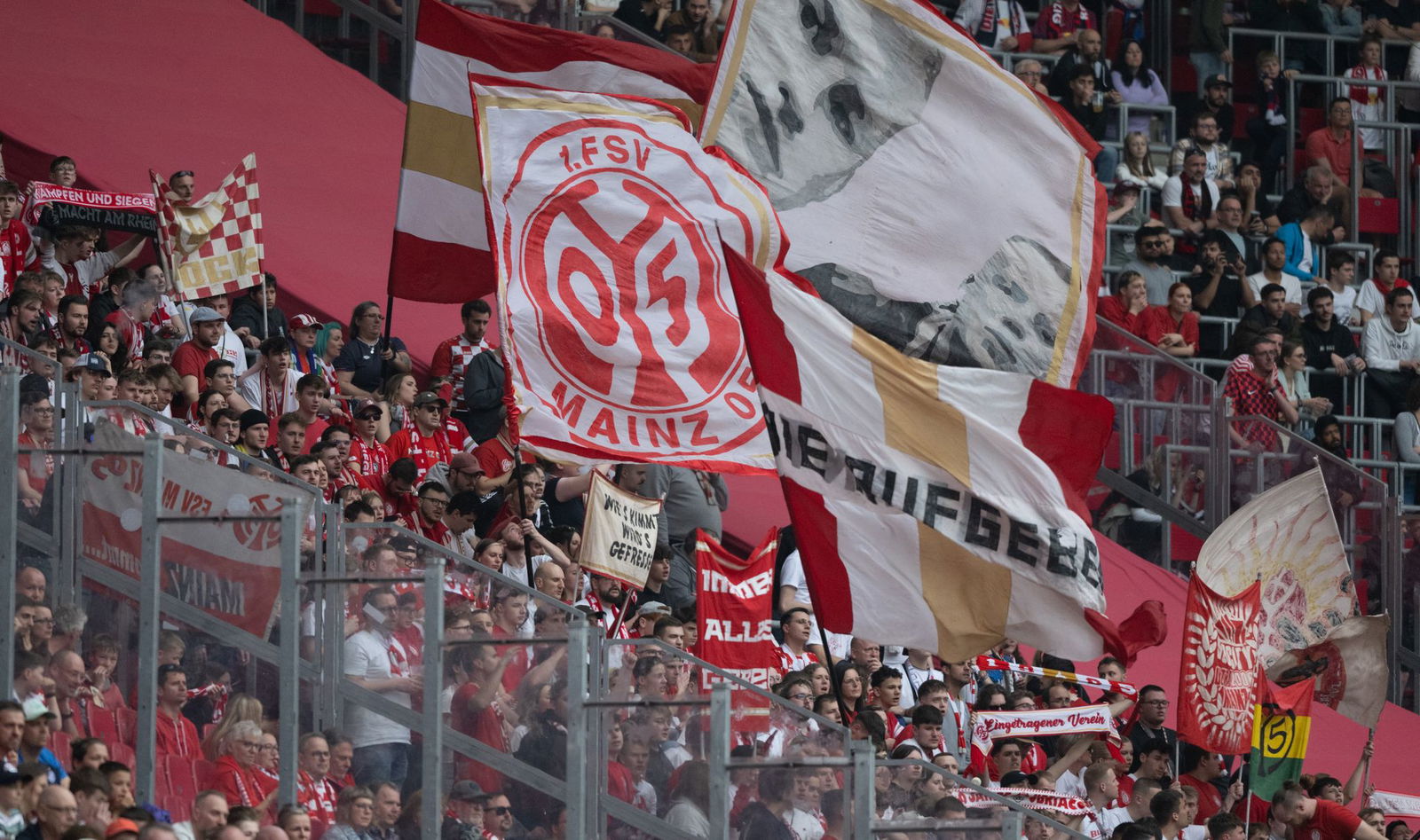 Mainz 05 hat in Konstantin Schopp einen neuen Innenverteidiger verpflichtet.
