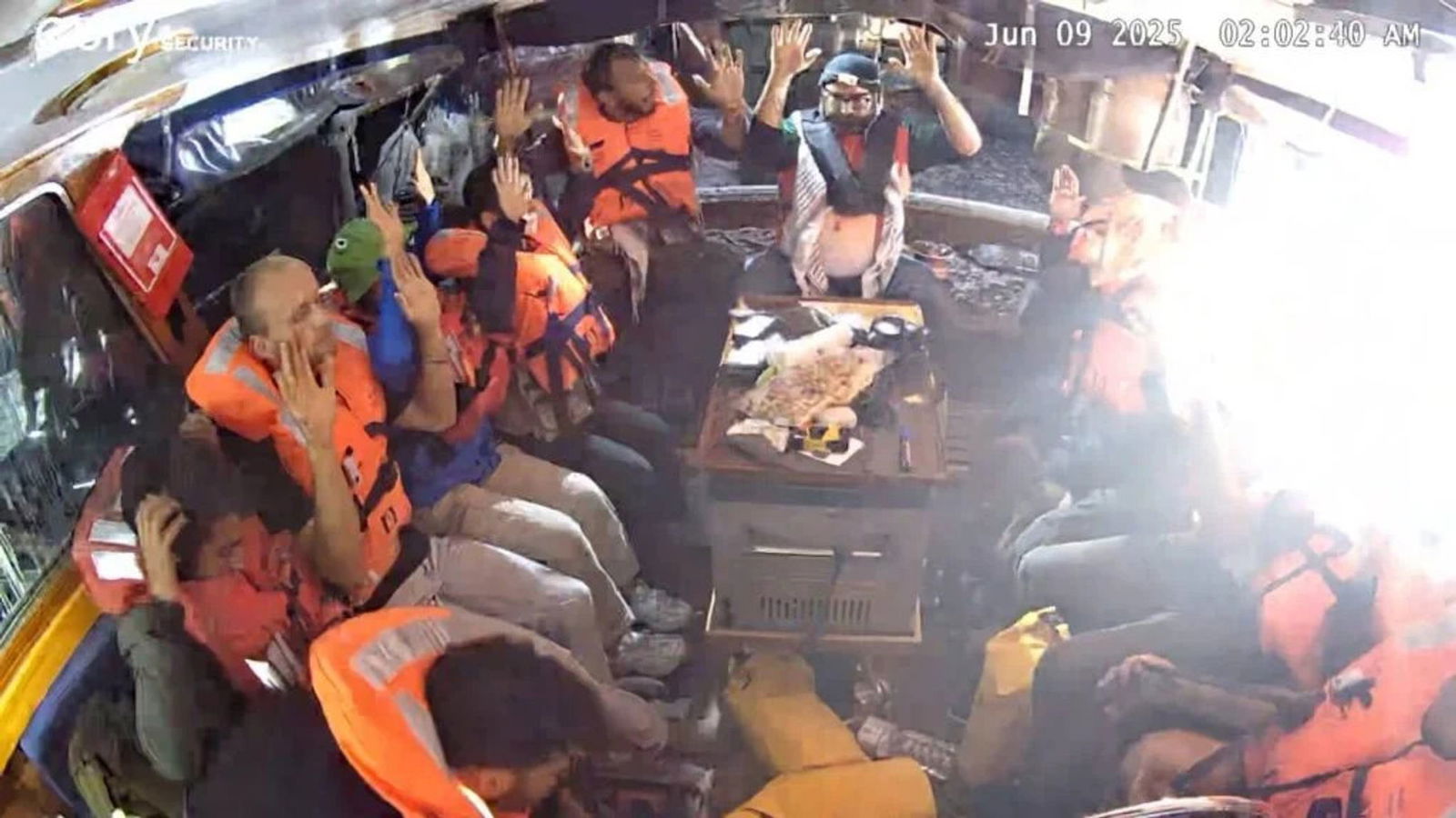 Die Aktivisten wollten eigenen Angaben zufolge humanitäre Hilfe in den Gazastreifen bringen.