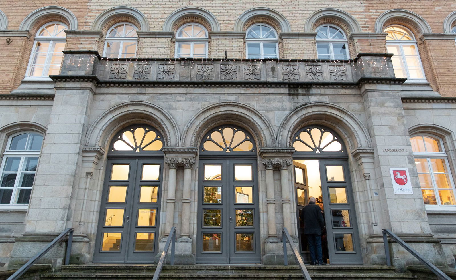 Ein 36-Jähriger steht wegen Sprengung von vier Geldautomaten vor dem Landgericht Osnabrück. (Symbolbild)