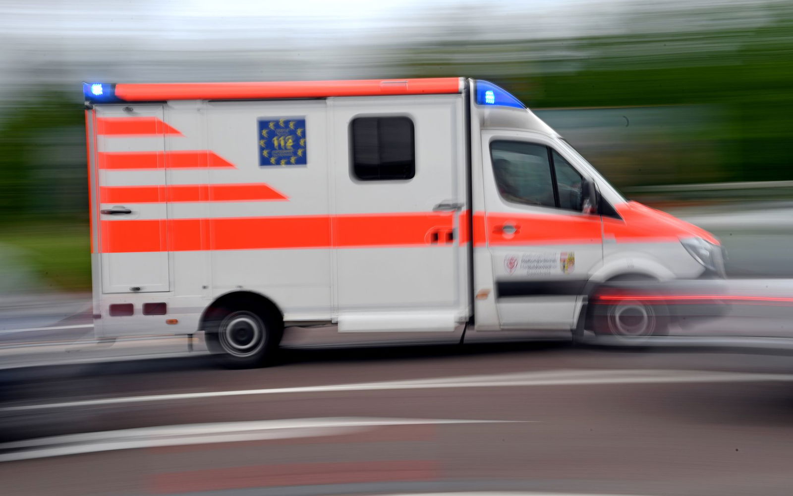 Beide kamen laut Polizei in ein Krankenhaus. (Symbolbild)