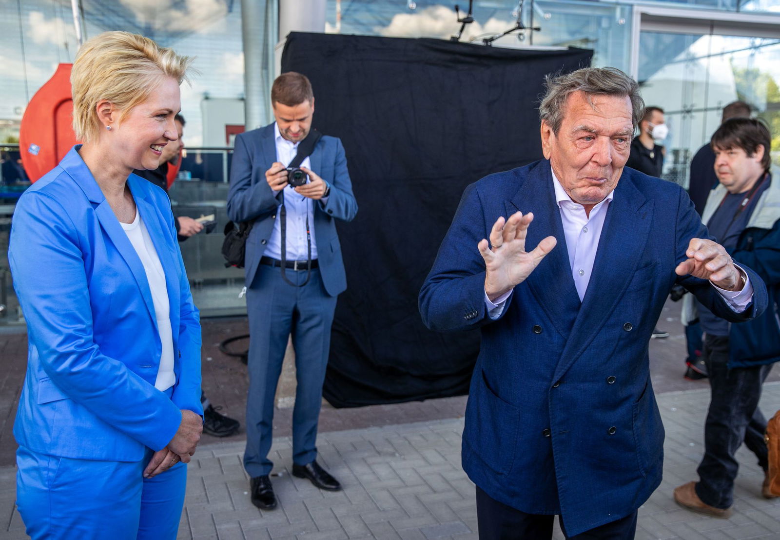 Der Landtagsausschuss zur Klimastiftung MV beharrt darauf, dass der frühere Bundeskanzler Gerhard Schröder (SPD) persönlich vor dem Gremium aussagt. (Archivbild) 