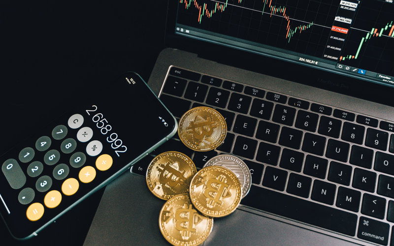 Handyrechner, Laptop, Geld