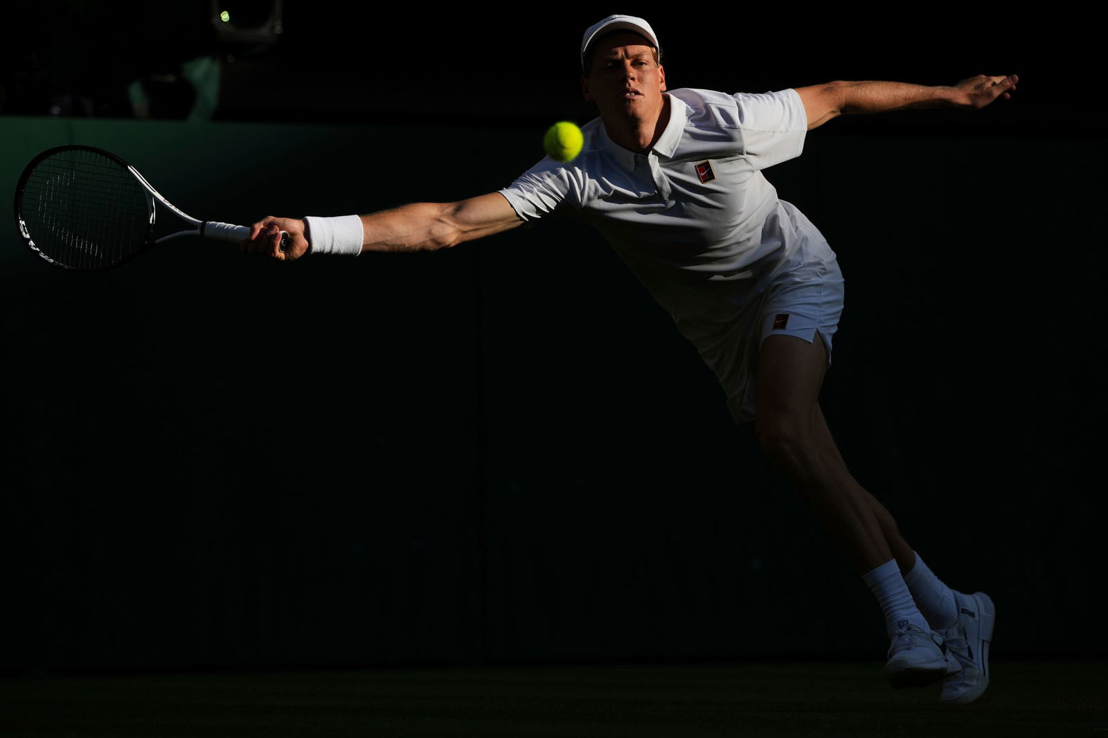 Jannik Sinner kommt in Wimbledon weiter.