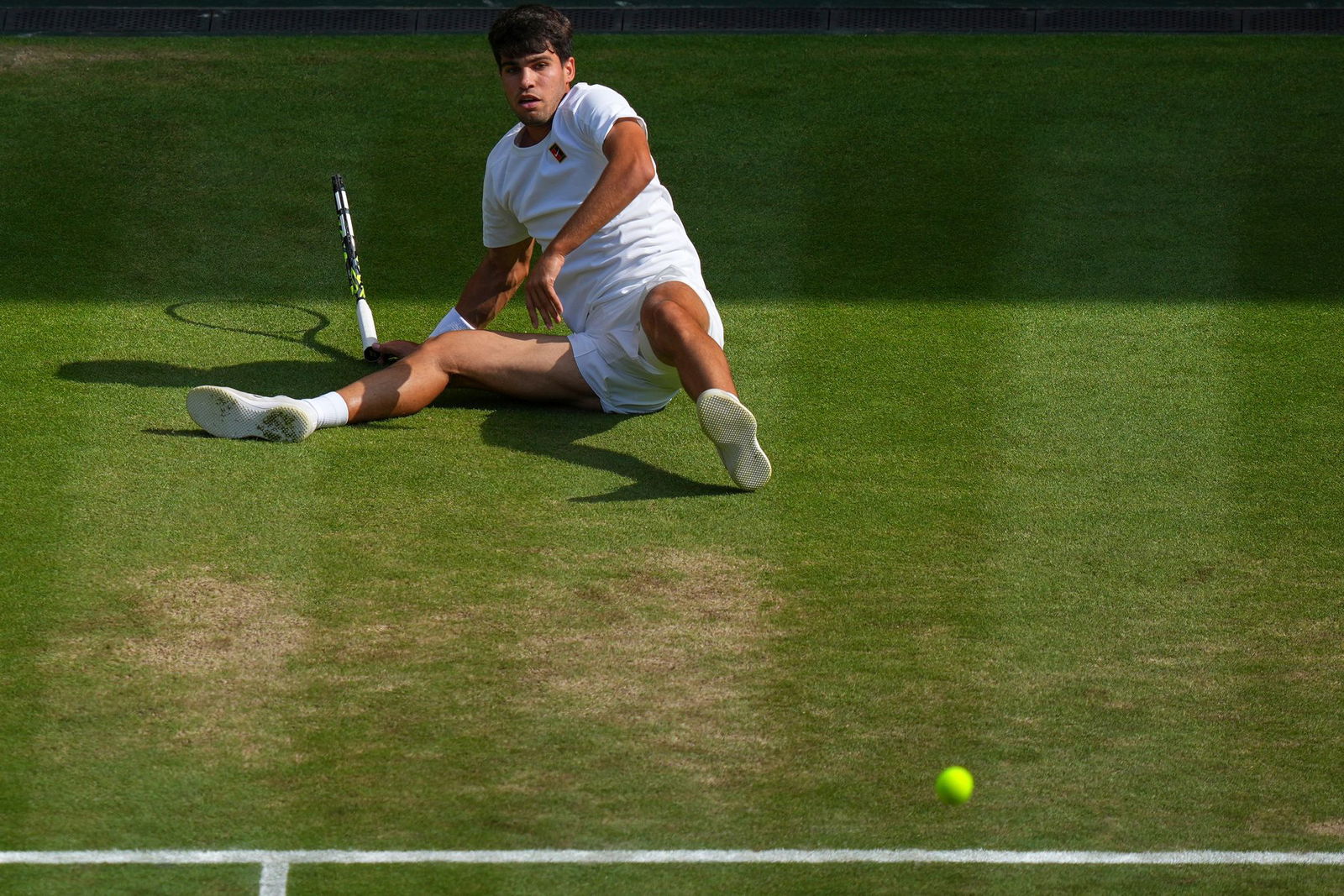 Sinnbild für das Finale: Carlos Alcaraz am Boden.