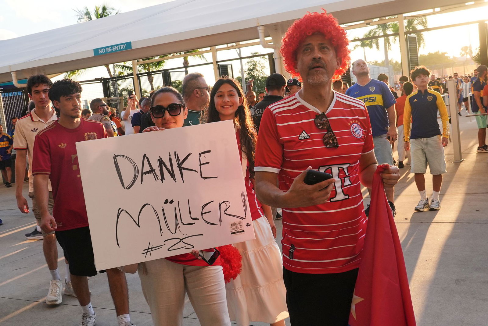 Liebling Thomas Müller: Bayern-Fans im Hard Rock Stadium in Miami.