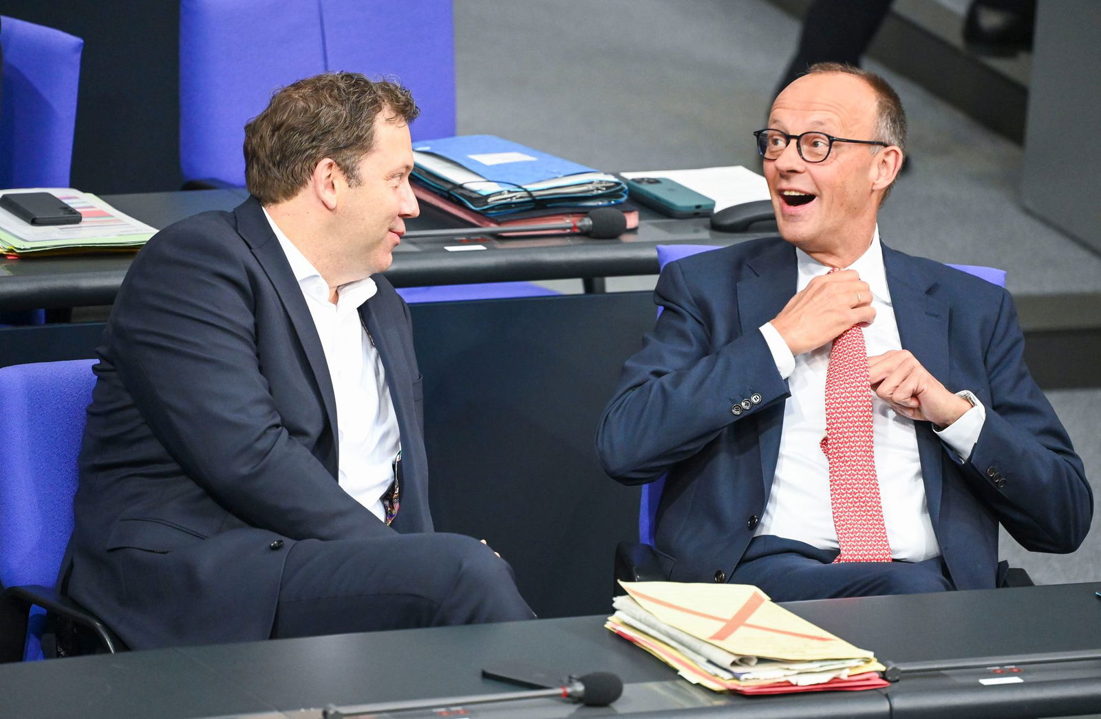 Lars Klingbeil und Friedrich Merz hoffen, die Stimmung im Land zu drehen. (Archivbild)