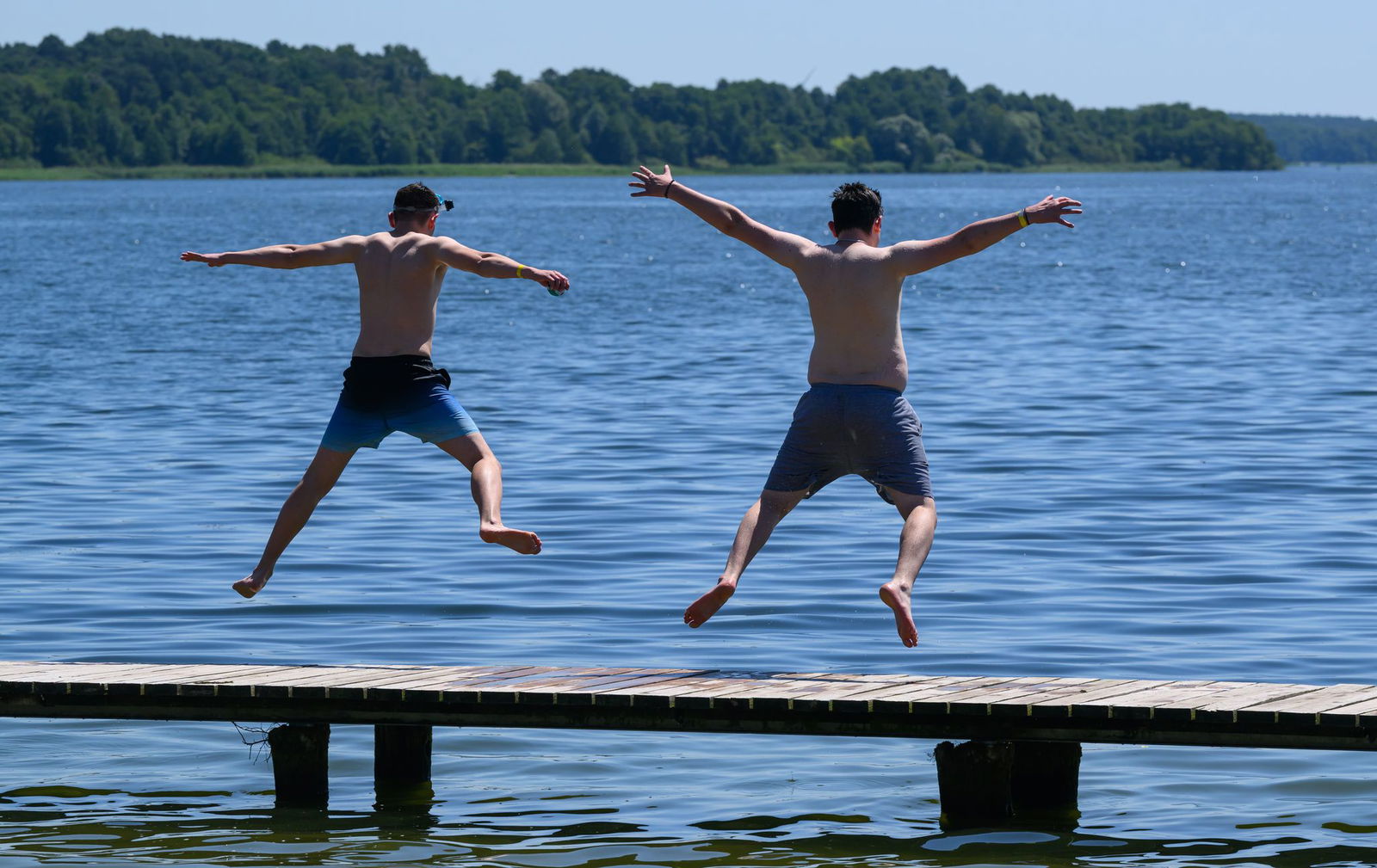 Ferienzeit für alle Kinder in Deutschland – doch für einige Schüler geht das Büffeln bald wieder los. (Archivbild)