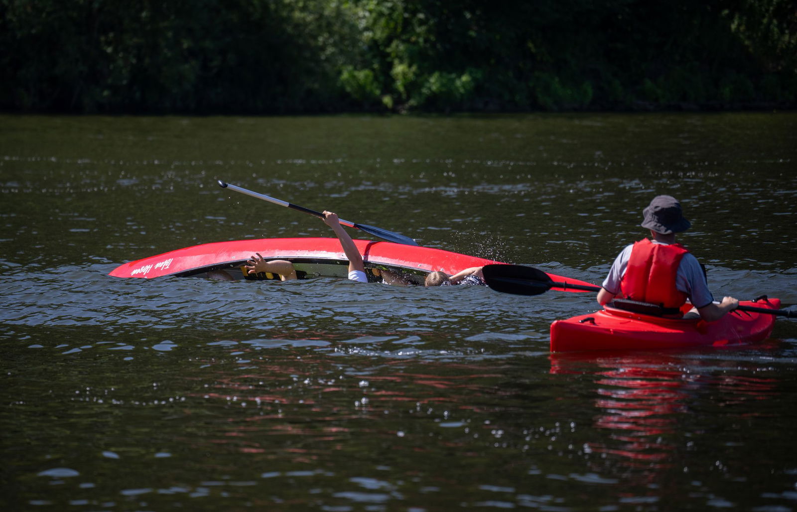 Ob beim Sport oder zum Entspannen: In Rheinland-Pfalz gibt es zahlreiche Badestellen. (Archivbild)