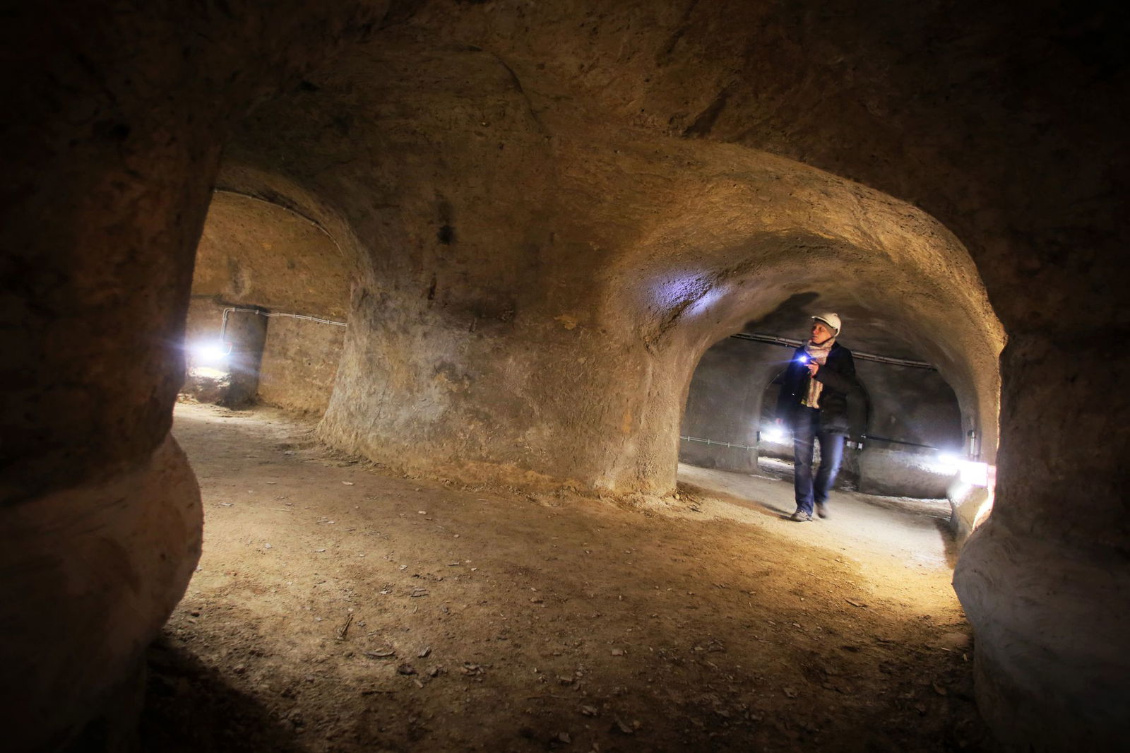 16 bis 18 Grad frisch ist es in den Gängen unterhalb von Oppenheim. (Archivbild)