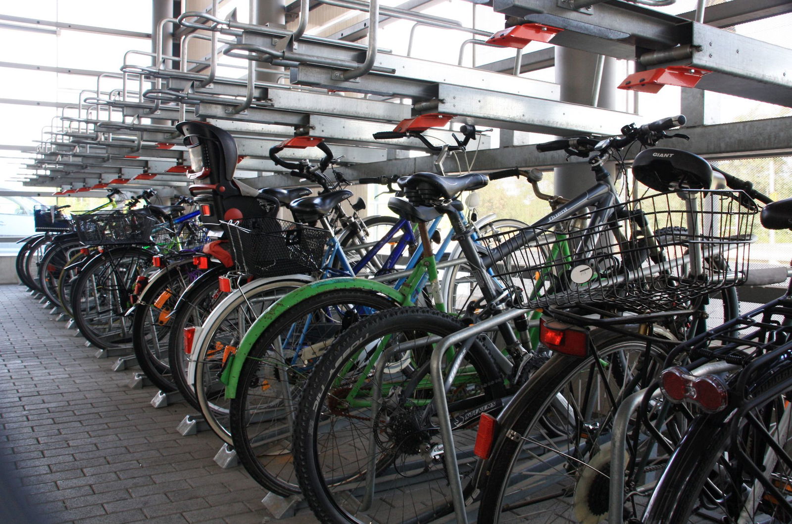 Auch Abstellflächen für Fahrräder können mit KIPKI-Mitteln finanziert werden. (Archivfoto)